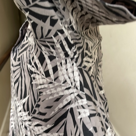 COPY - TORI RICHARD Sz M Navy/Green Cotton Lawn Tropical Leaf Hawaiian Shirt~Mi… - Picture 4 of 10